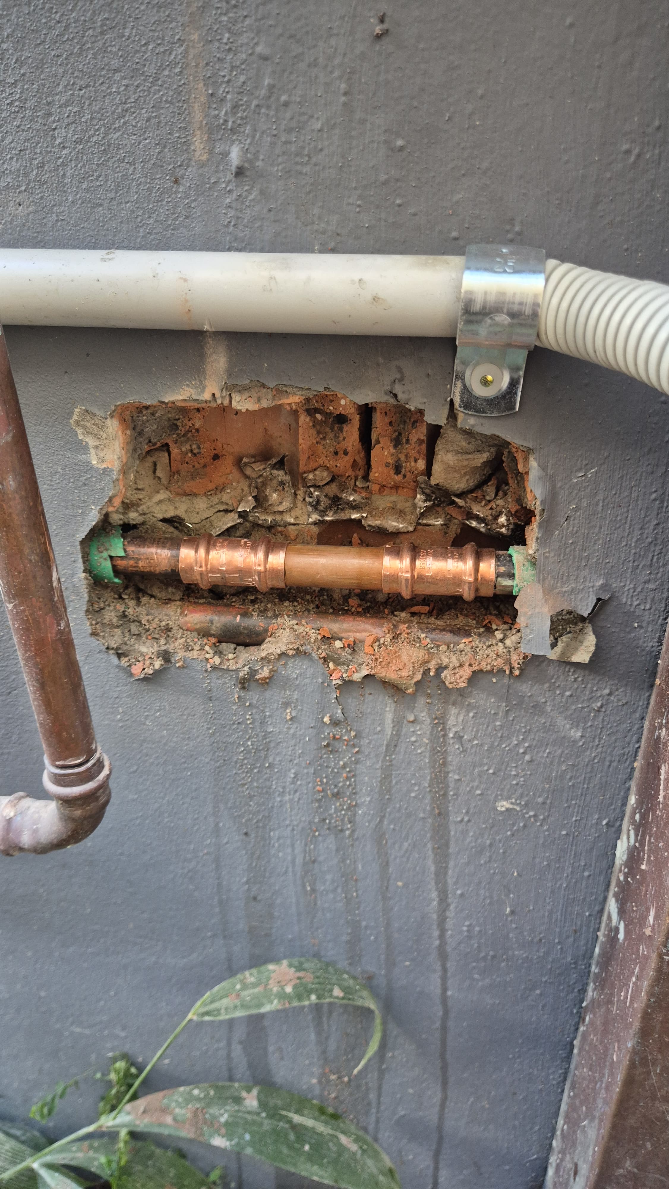 Copper pipe repair inside a cavity wall, leak detection in the Hills District